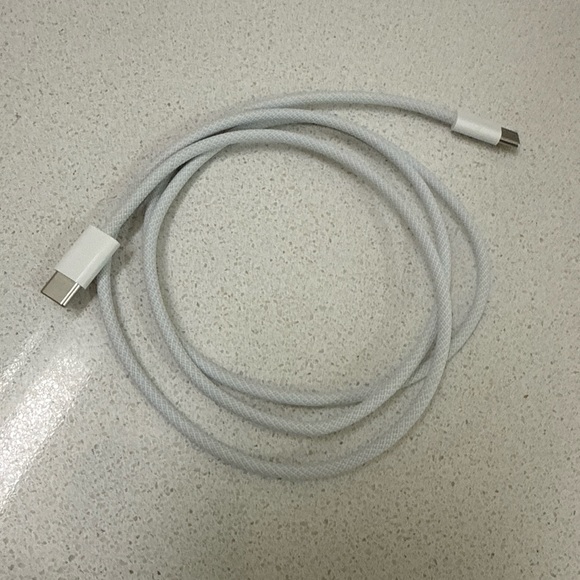 Apple Braided USB-C to USB-C Charging Cable OEM - Picture 2 of 2